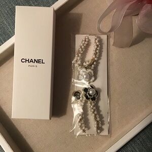 CHANEL Pearl and Black Flower Hair Ties Set.Brand New Gorgeous set.
